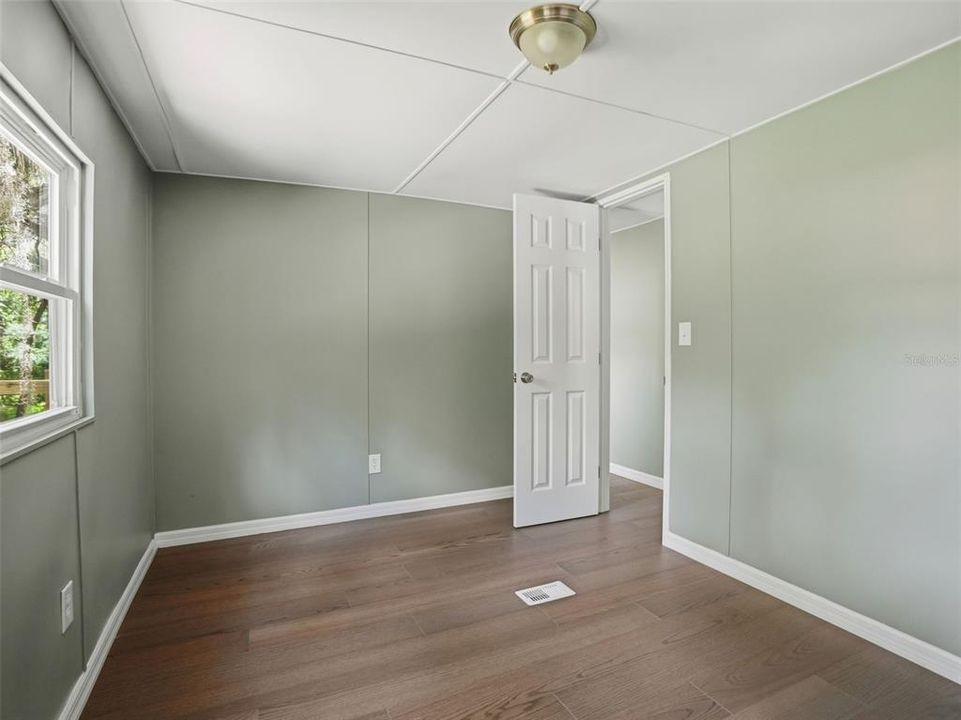 For Sale: $119,900 (2 beds, 1 baths, 660 Square Feet)