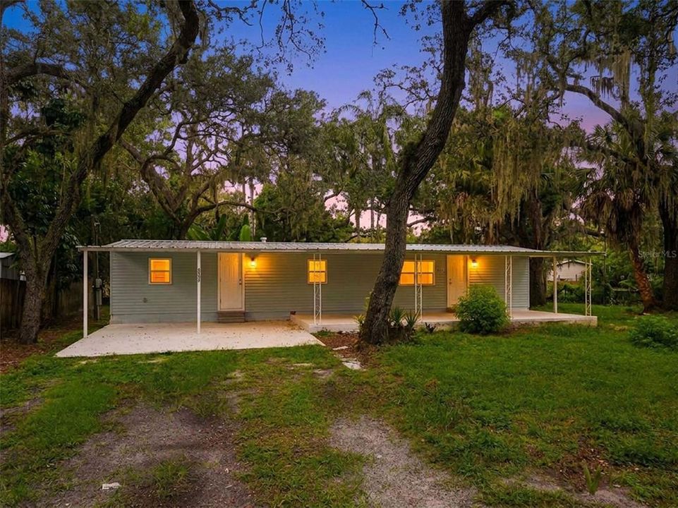 For Sale: $119,900 (2 beds, 1 baths, 660 Square Feet)