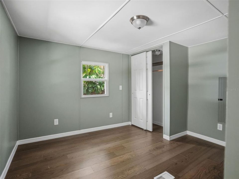 For Sale: $119,900 (2 beds, 1 baths, 660 Square Feet)