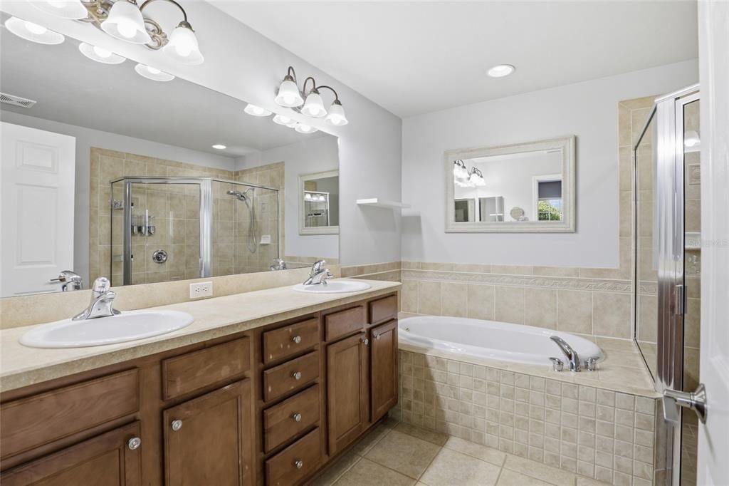 For Sale: $799,900 (5 beds, 3 baths, 3157 Square Feet)