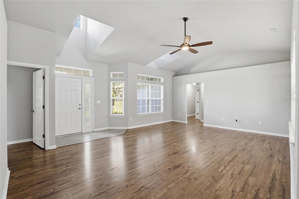 For Sale: $799,900 (5 beds, 3 baths, 3157 Square Feet)