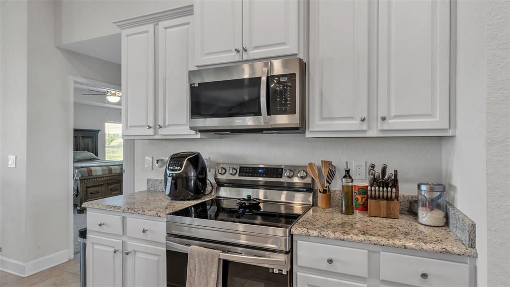 For Sale: $559,900 (4 beds, 2 baths, 2116 Square Feet)