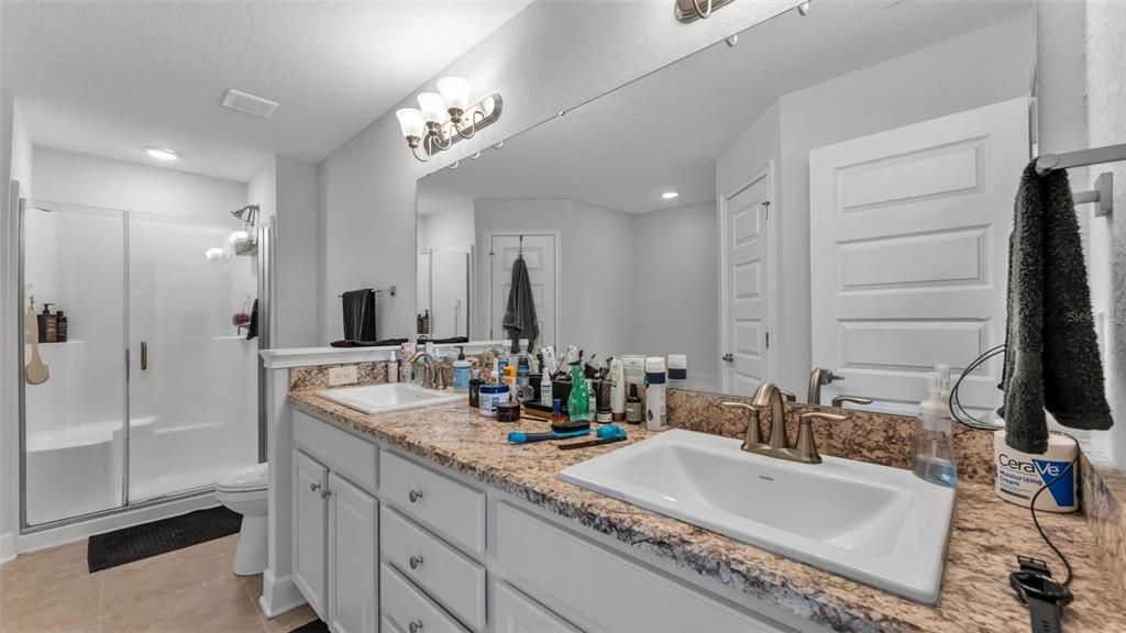 For Sale: $559,900 (4 beds, 2 baths, 2116 Square Feet)