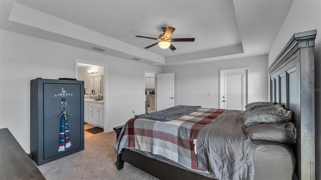 For Sale: $559,900 (4 beds, 2 baths, 2116 Square Feet)
