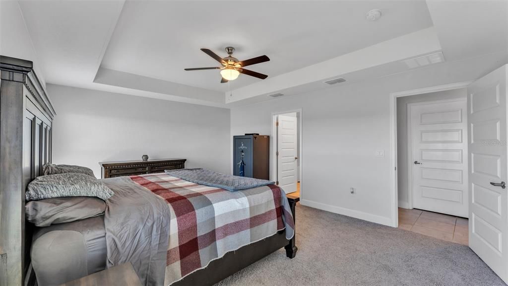 For Sale: $559,900 (4 beds, 2 baths, 2116 Square Feet)