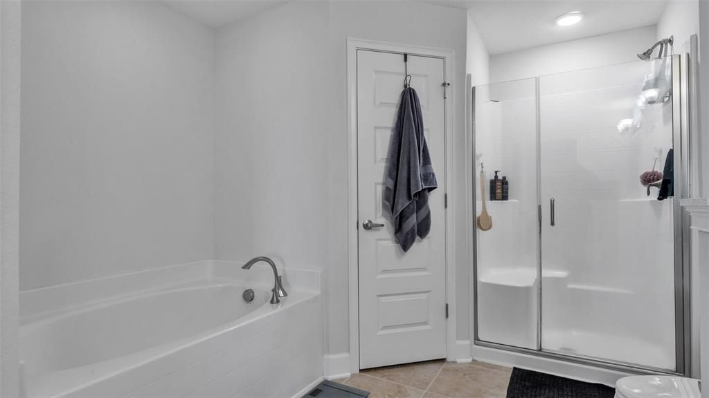 For Sale: $559,900 (4 beds, 2 baths, 2116 Square Feet)