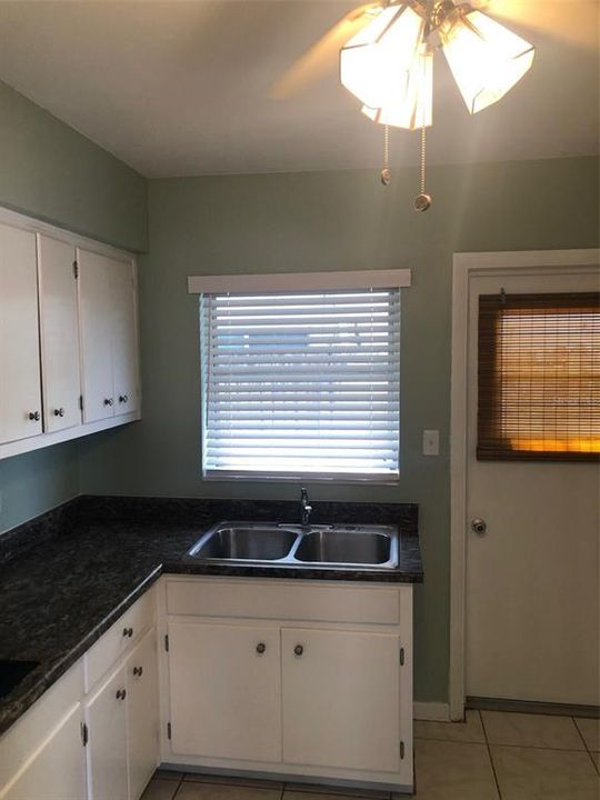 На продажу: $640,000 (4 спален, 0 ванн, 2192 Квадратных фут)