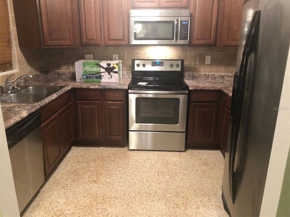 На продажу: $640,000 (4 спален, 0 ванн, 2192 Квадратных фут)