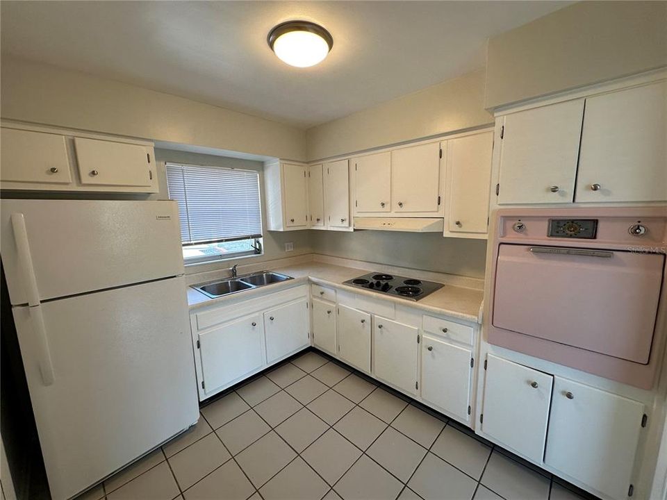 На продажу: $640,000 (4 спален, 0 ванн, 2192 Квадратных фут)