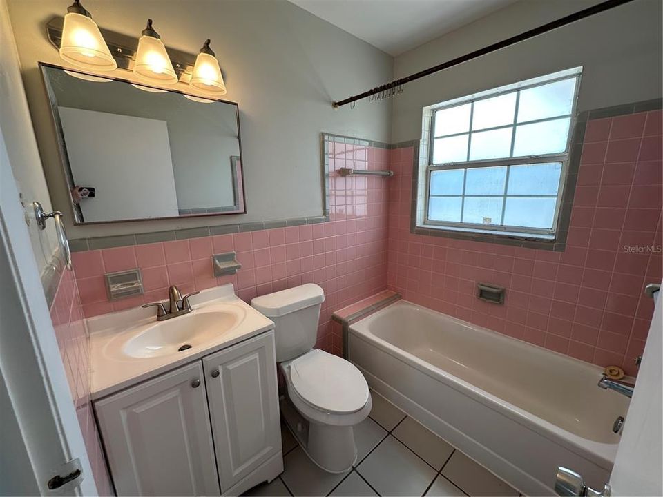 На продажу: $640,000 (4 спален, 0 ванн, 2192 Квадратных фут)