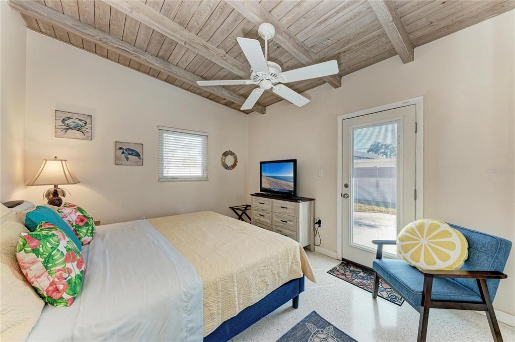 Active With Contract: $624,999 (2 beds, 1 baths, 1040 Square Feet)