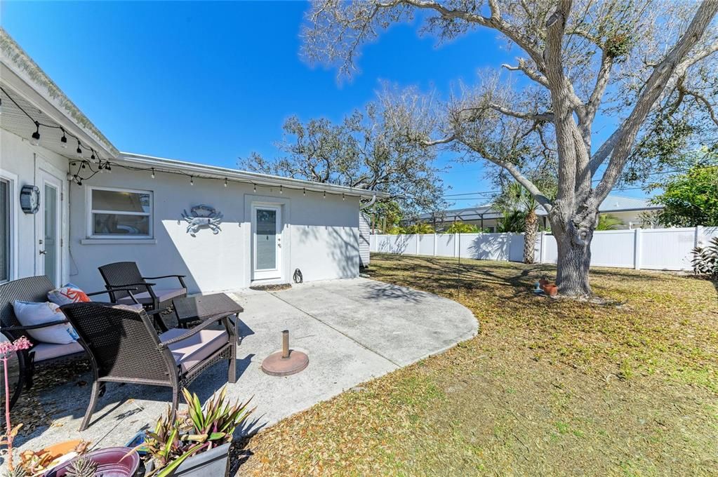 Active With Contract: $624,999 (2 beds, 1 baths, 1040 Square Feet)