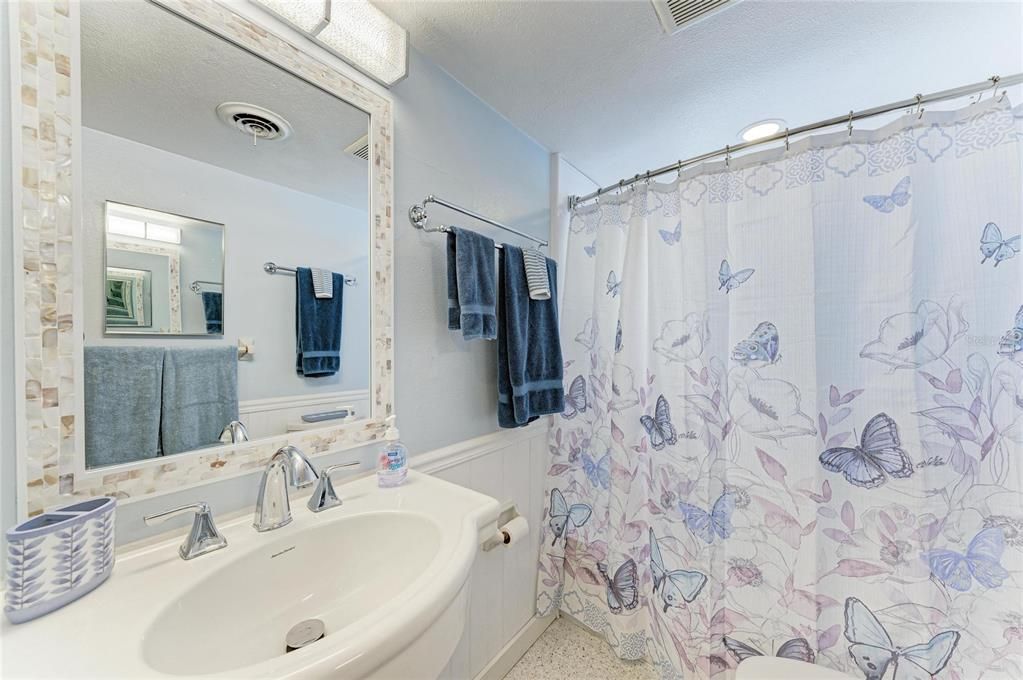 Active With Contract: $624,999 (2 beds, 1 baths, 1040 Square Feet)