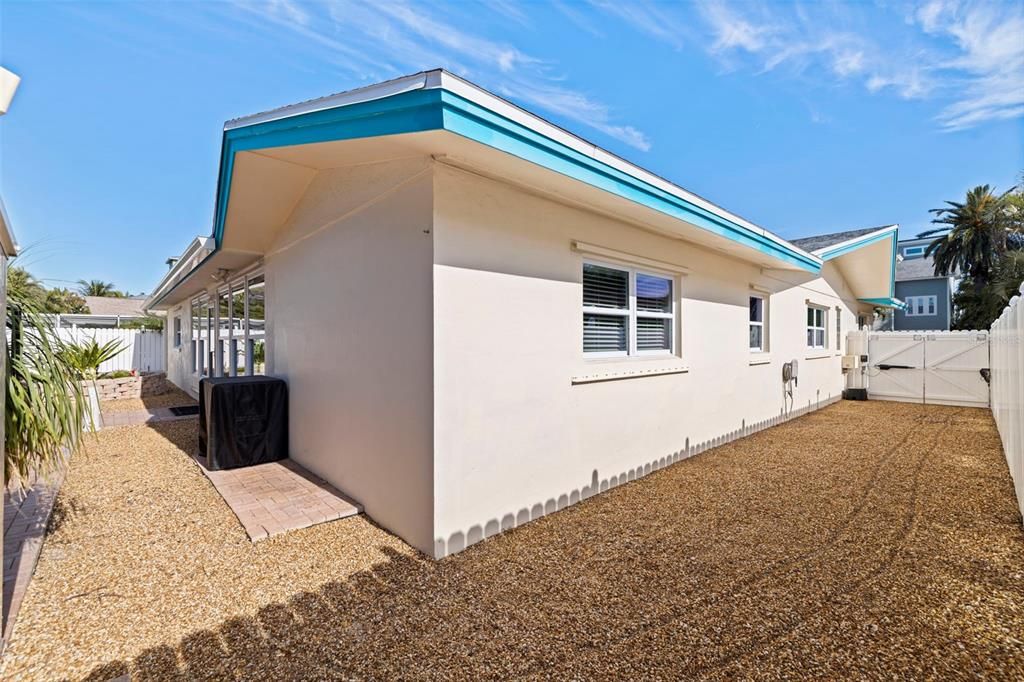 For Sale: $759,900 (3 beds, 2 baths, 1948 Square Feet)