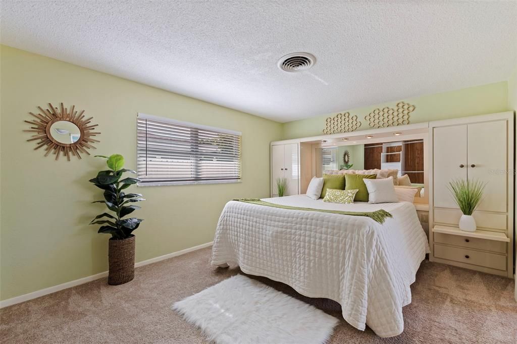 For Sale: $759,900 (3 beds, 2 baths, 1948 Square Feet)