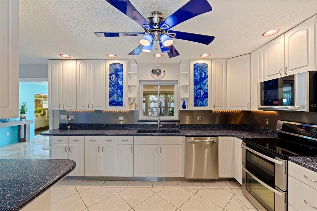 For Sale: $759,900 (3 beds, 2 baths, 1948 Square Feet)