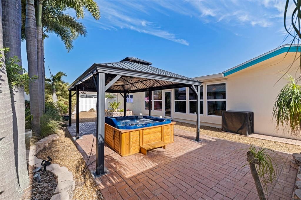 For Sale: $759,900 (3 beds, 2 baths, 1948 Square Feet)