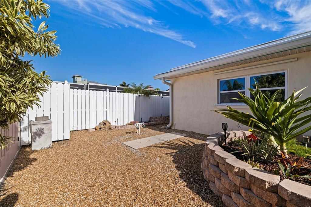 For Sale: $759,900 (3 beds, 2 baths, 1948 Square Feet)