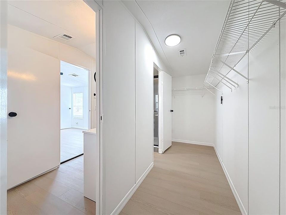 合同活跃: $265,000 (3 贝兹, 2 浴室, 1216 平方英尺)