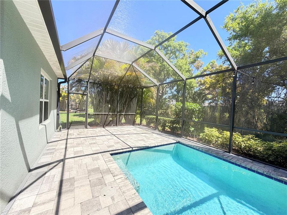Active With Contract: $3,600 (3 beds, 2 baths, 2002 Square Feet)