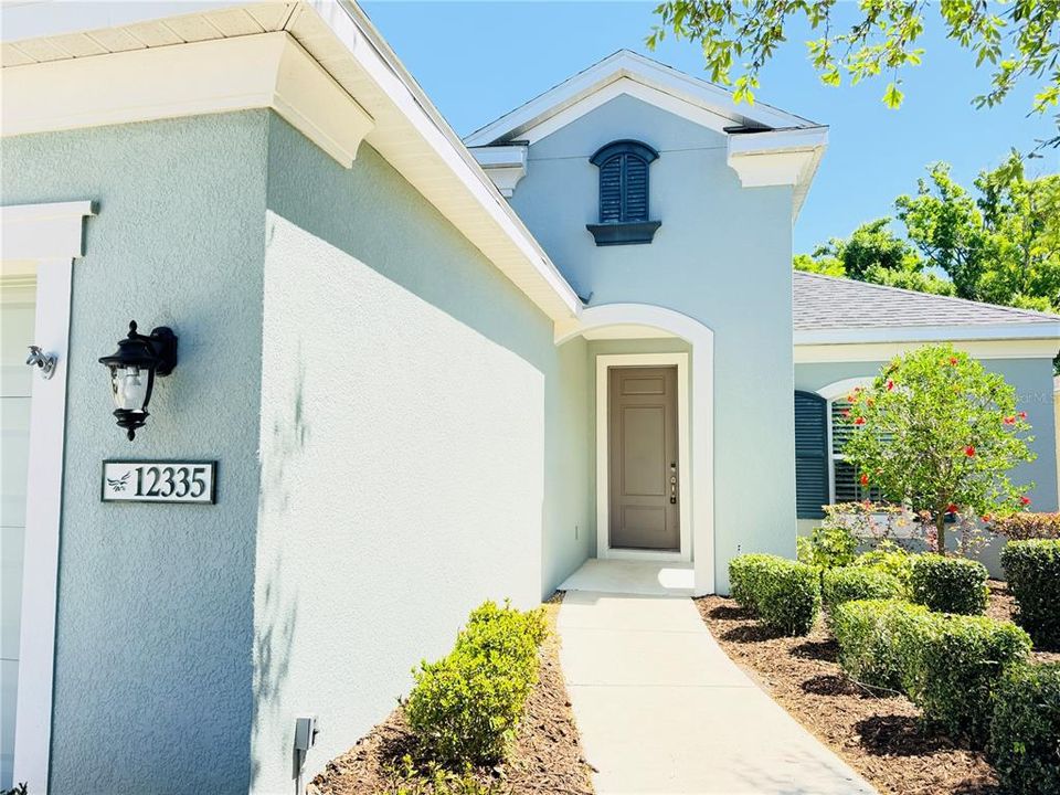 Active With Contract: $3,600 (3 beds, 2 baths, 2002 Square Feet)