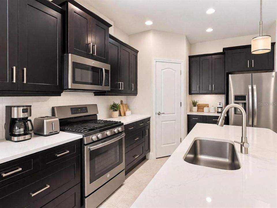 Active With Contract: $3,600 (3 beds, 2 baths, 2002 Square Feet)