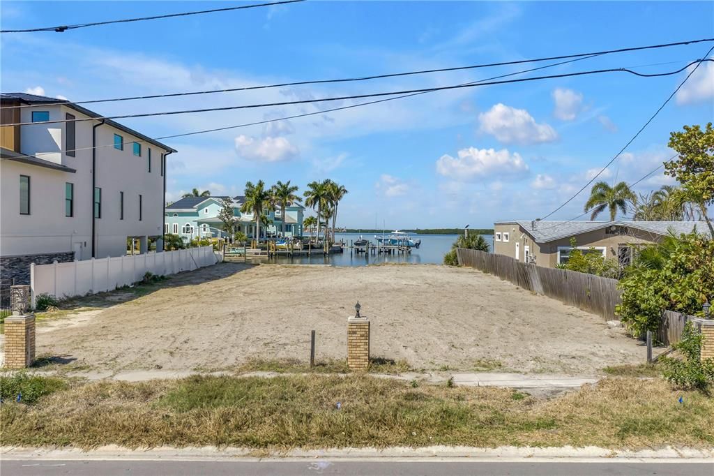 For Sale: $1,495,000 (0.24 acres)
