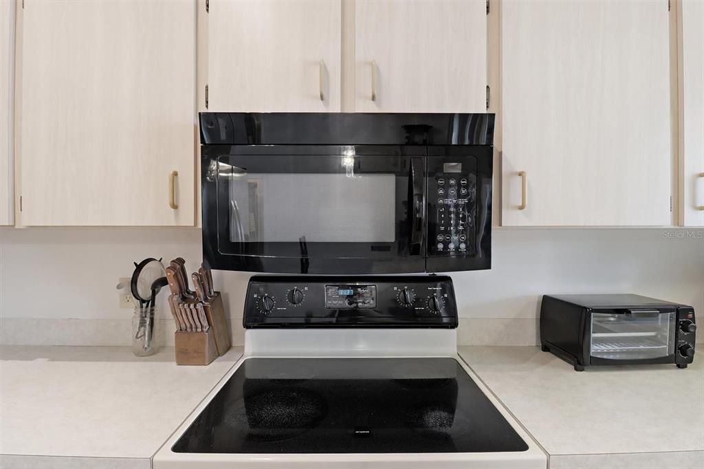 For Sale: $320,000 (3 beds, 2 baths, 1607 Square Feet)