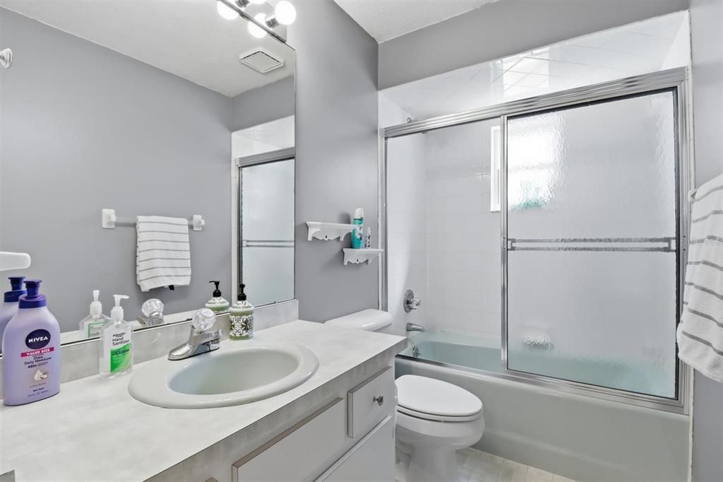For Sale: $320,000 (3 beds, 2 baths, 1607 Square Feet)