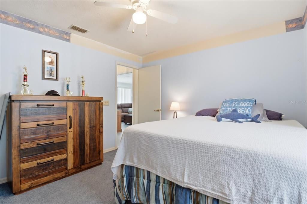For Sale: $320,000 (3 beds, 2 baths, 1607 Square Feet)