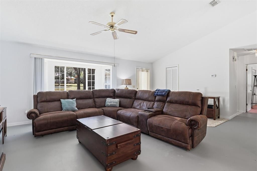 For Sale: $320,000 (3 beds, 2 baths, 1607 Square Feet)