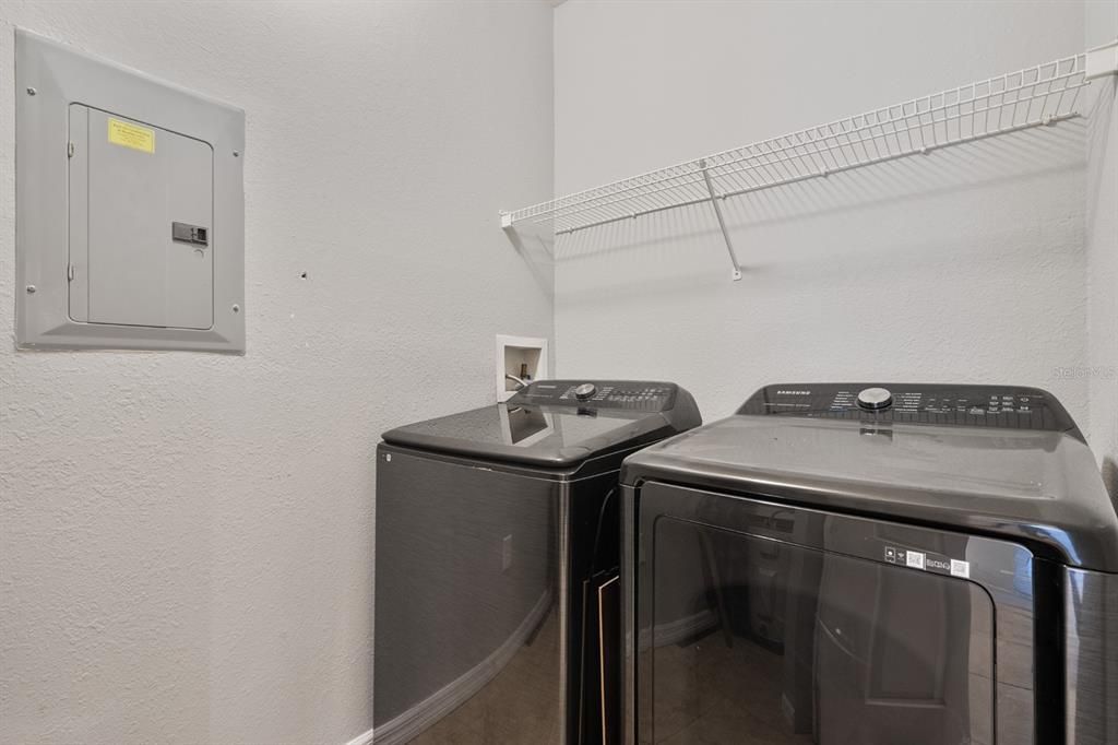 Activo con contrato: $185,500 (2 camas, 2 baños, 1242 Pies cuadrados)