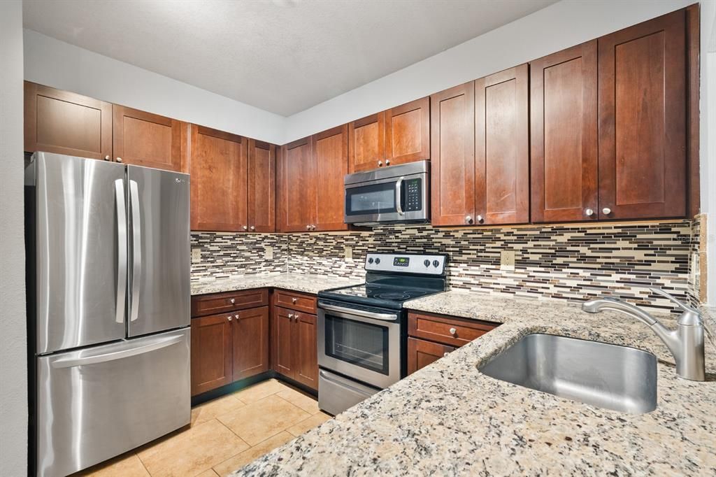 Activo con contrato: $185,500 (2 camas, 2 baños, 1242 Pies cuadrados)