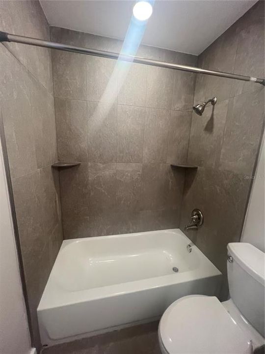 Activo con contrato: $1,400 (2 camas, 1 baños, 1140 Pies cuadrados)