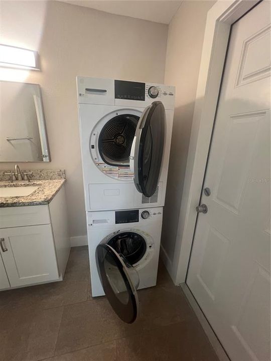 Activo con contrato: $1,400 (2 camas, 1 baños, 1140 Pies cuadrados)
