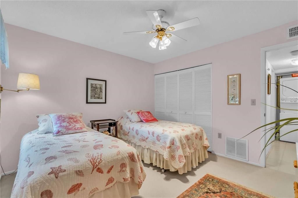 Active With Contract: $169,777 (2 beds, 1 baths, 860 Square Feet)