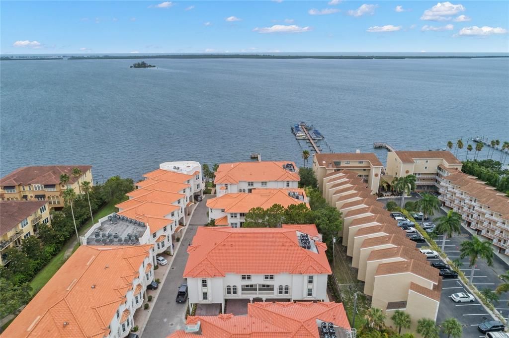 Vendido Recientemente: $660,000 (3 camas, 2 baños, 2106 Pies cuadrados)