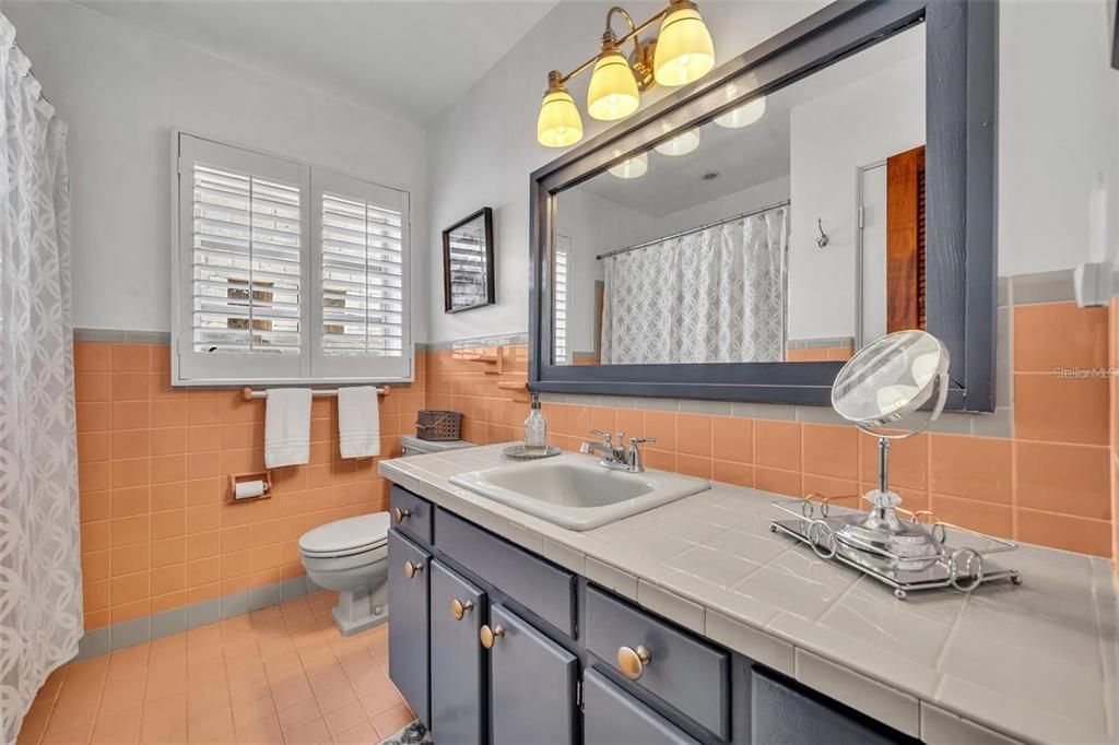 Activo con contrato: $3,350 (3 camas, 2 baños, 1670 Pies cuadrados)