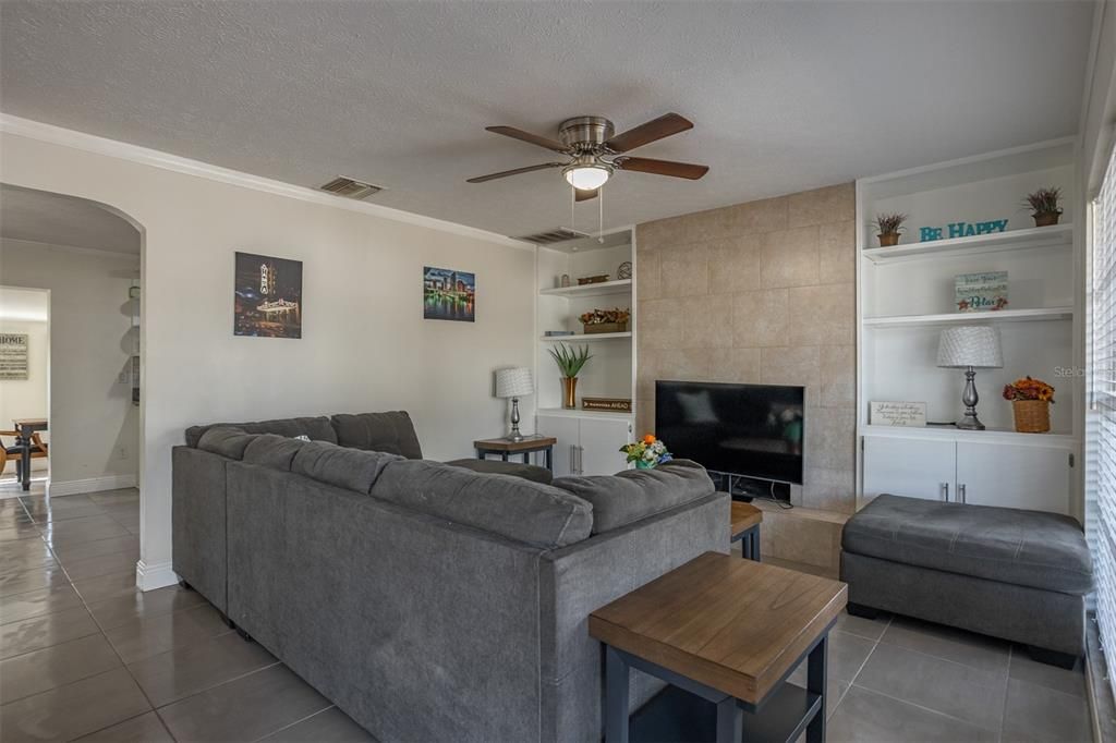For Sale: $420,000 (4 beds, 3 baths, 1859 Square Feet)