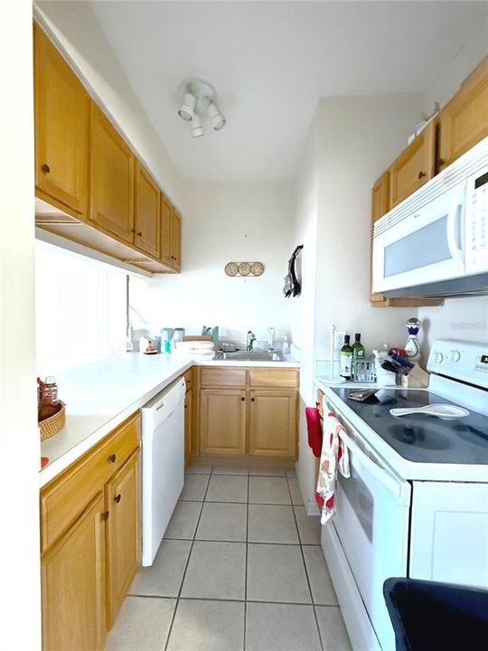 Active With Contract: $185,000 (1 beds, 1 baths, 430 Square Feet)