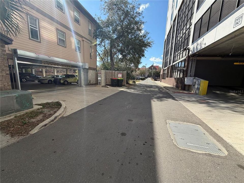 Active With Contract: $185,000 (1 beds, 1 baths, 430 Square Feet)