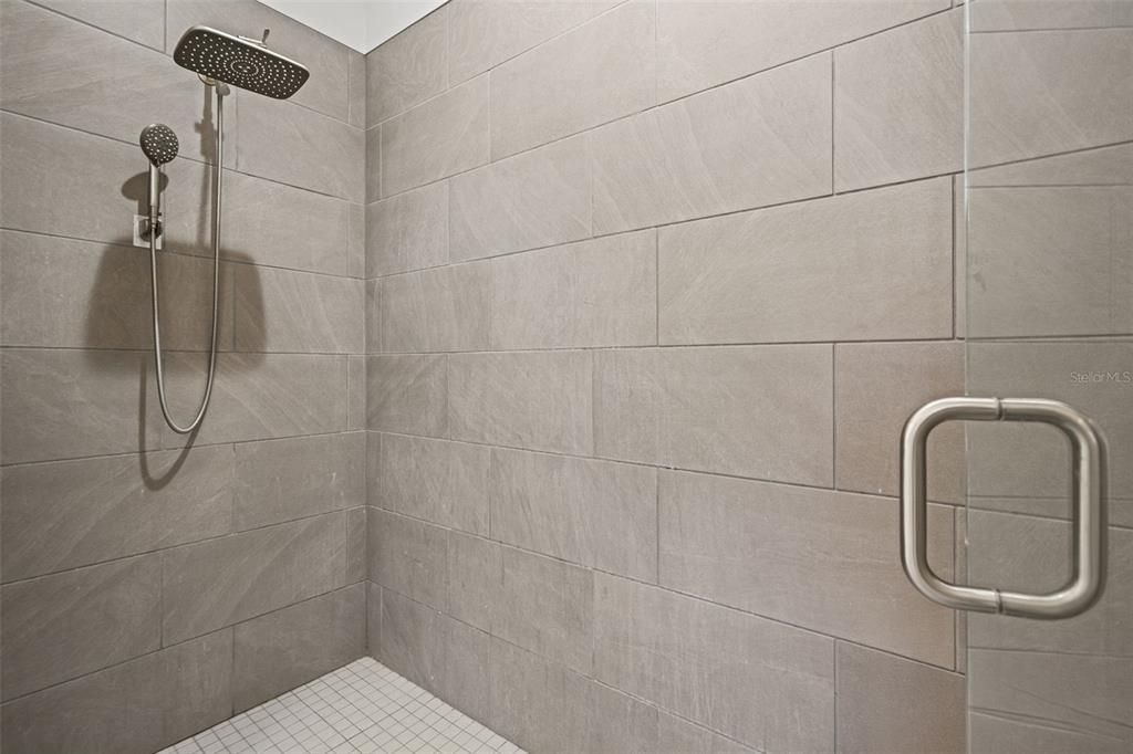 Activo con contrato: $559,950 (4 camas, 3 baños, 2667 Pies cuadrados)