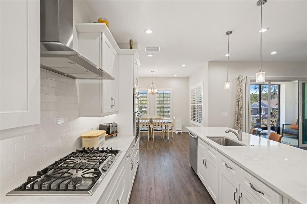 Activo con contrato: $559,950 (4 camas, 3 baños, 2667 Pies cuadrados)