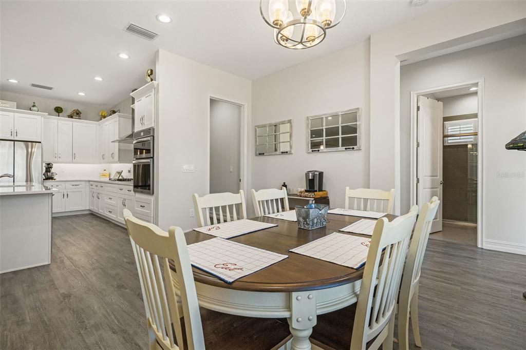 Activo con contrato: $559,950 (4 camas, 3 baños, 2667 Pies cuadrados)