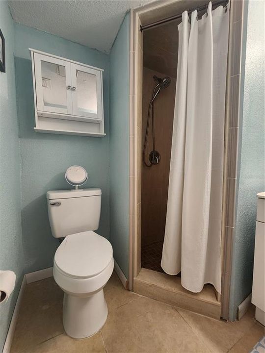 Active With Contract: $146,000 (2 beds, 2 baths, 831 Square Feet)