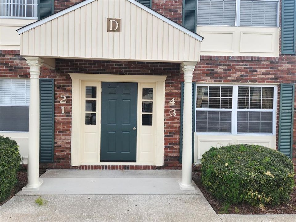 Active With Contract: $146,000 (2 beds, 2 baths, 831 Square Feet)
