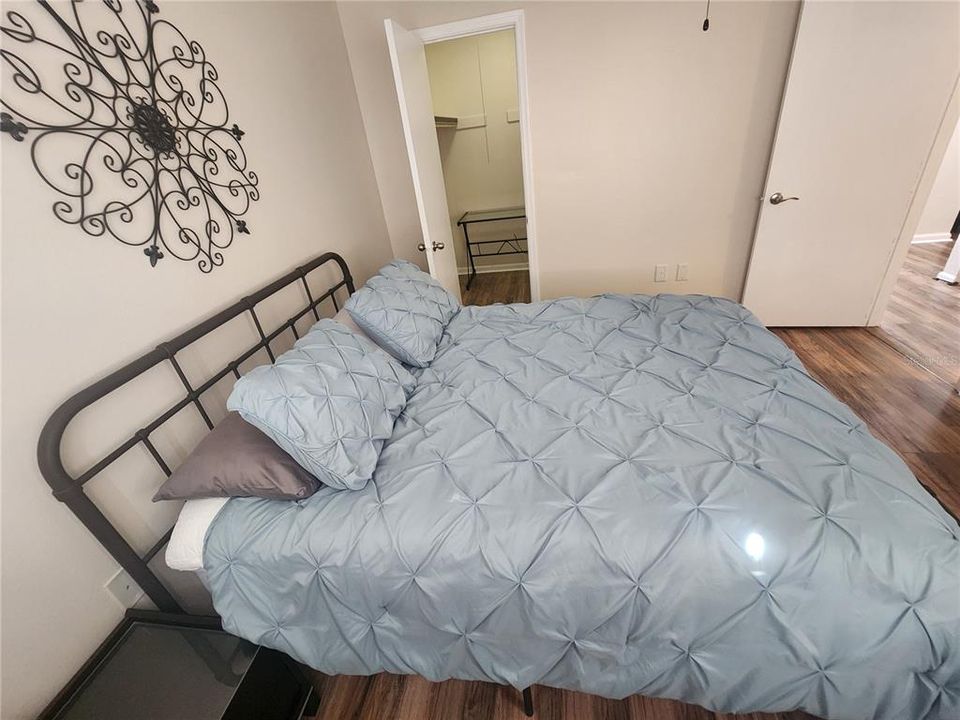 Active With Contract: $146,000 (2 beds, 2 baths, 831 Square Feet)