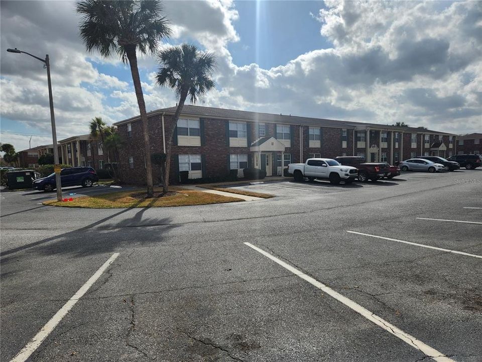 Active With Contract: $146,000 (2 beds, 2 baths, 831 Square Feet)