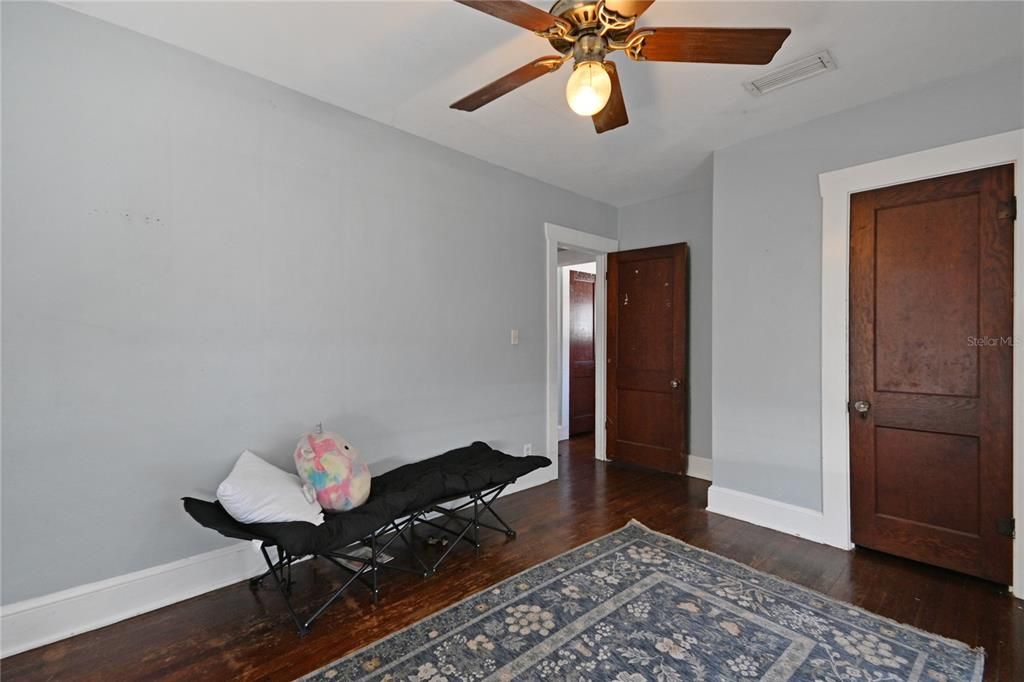 Active With Contract: $262,500 (2 beds, 1 baths, 1027 Square Feet)