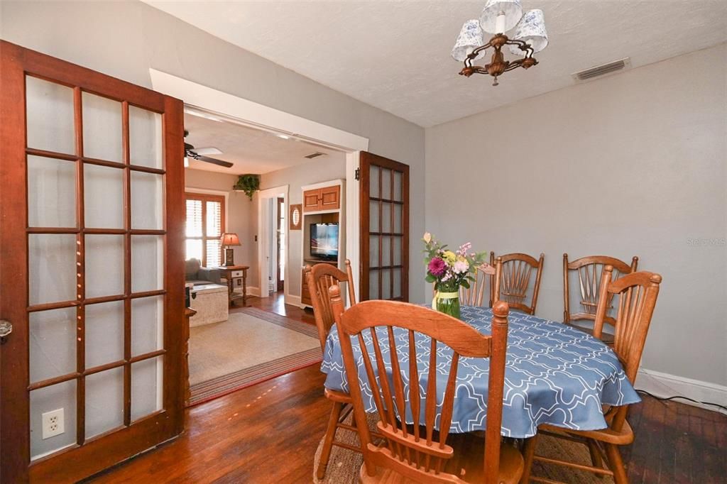 Active With Contract: $262,500 (2 beds, 1 baths, 1027 Square Feet)